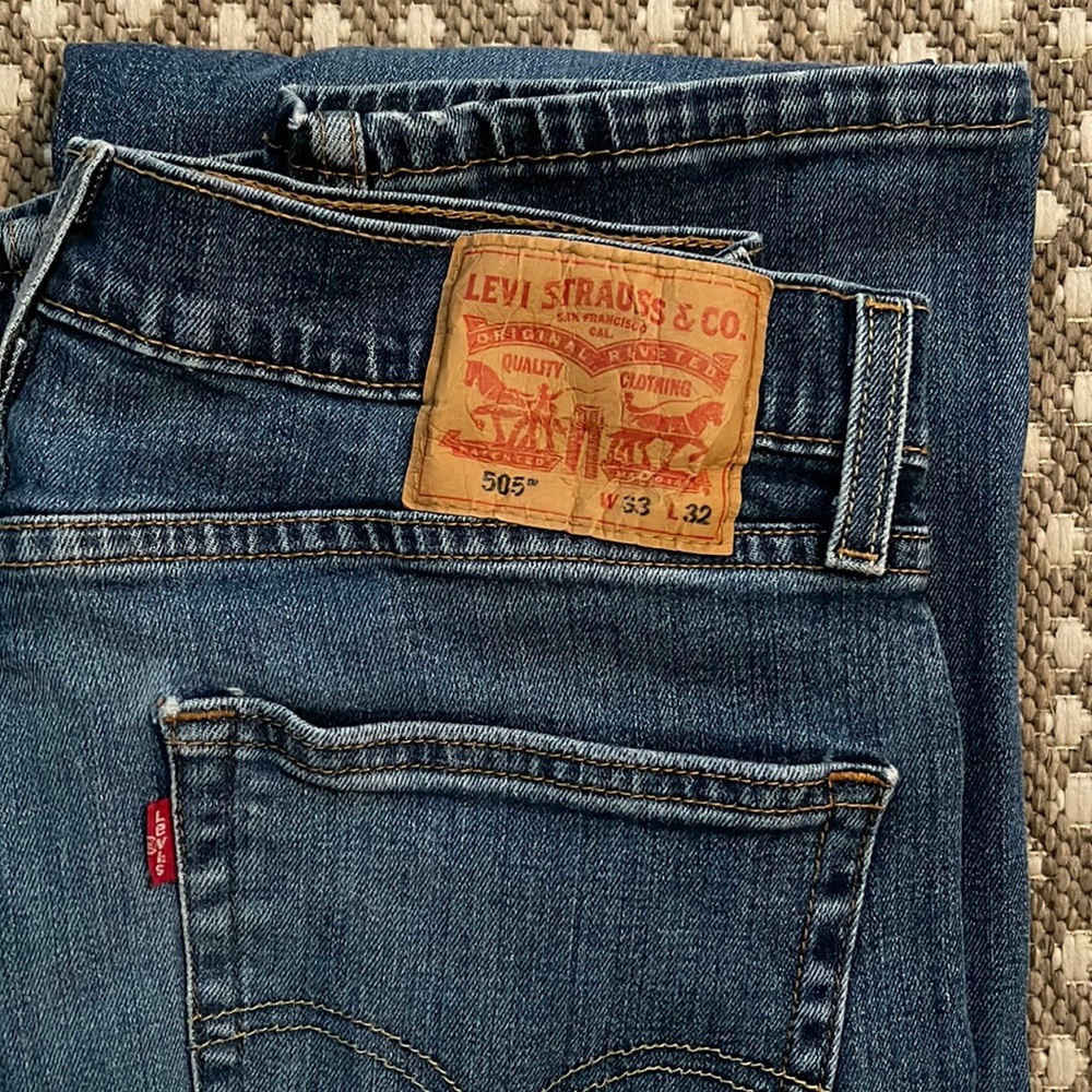 Levi’s men’s 505 regular fit jeans, no stretch, straight leg,original zipper fly